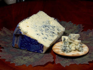 ブルーチーズの起源は 青カビって本当 ゴルゴンゾーラとの違いとその種類について 公式 ブルーチーズドリーマー伊勢 昇平オフィシャルブログ